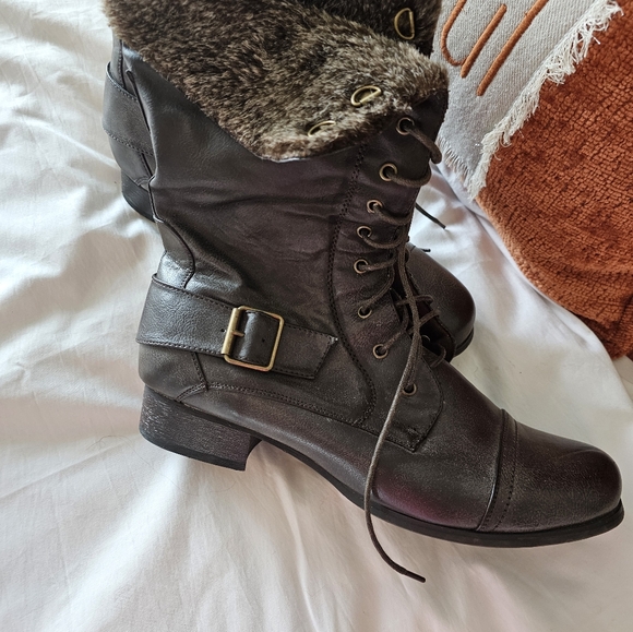 Hillary & Hansen Booties - Picture 4 of 6